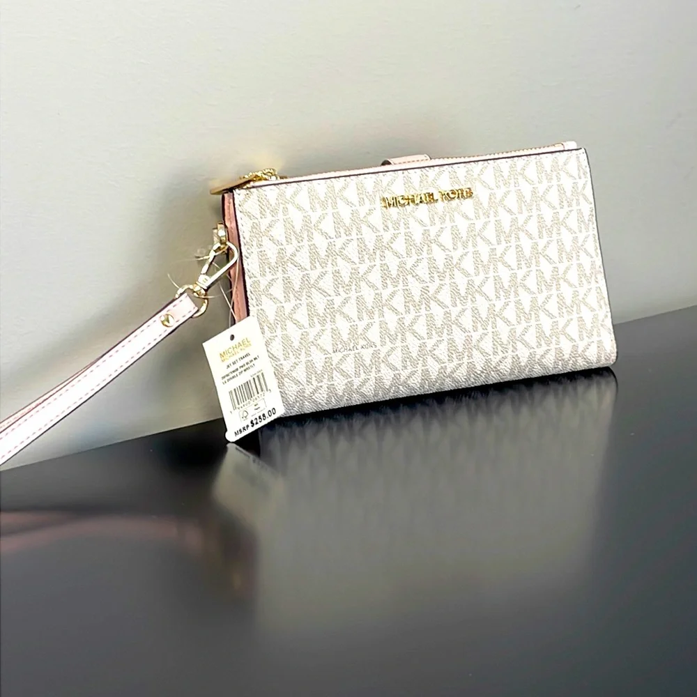 Michael Kors - Picture 2 of 6